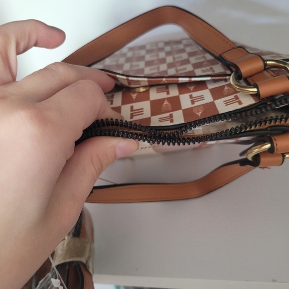 London Fog Brown and Cream Crossbody Purse Handbag - Picture 3 of 3